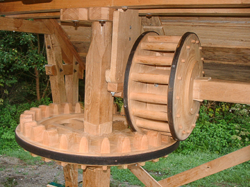 Artisan charron Alain Montpied - construction d’un moulin à roue horizontale